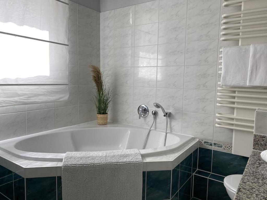 Seeblick Warnemuende - Mit Meerblick Und Balkon Direkt Am Fuer 2-4 Pers Apartment