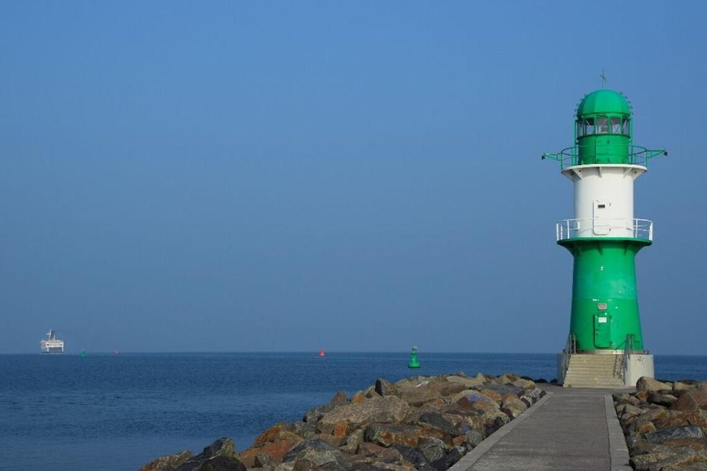 Seeblick Warnemünde - Mit Meerblick Und Balkon Direkt Am Für 2-4 Pers